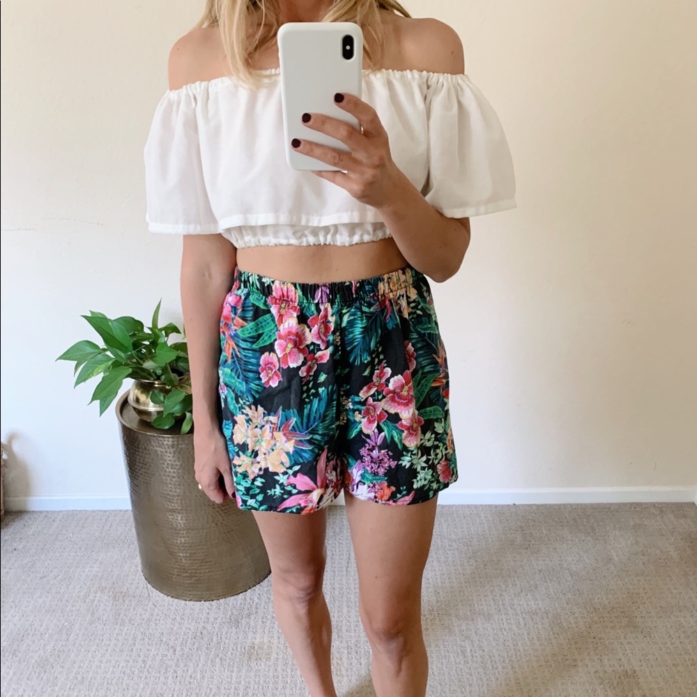 SOLD Cute vintage shorts with elastic waist